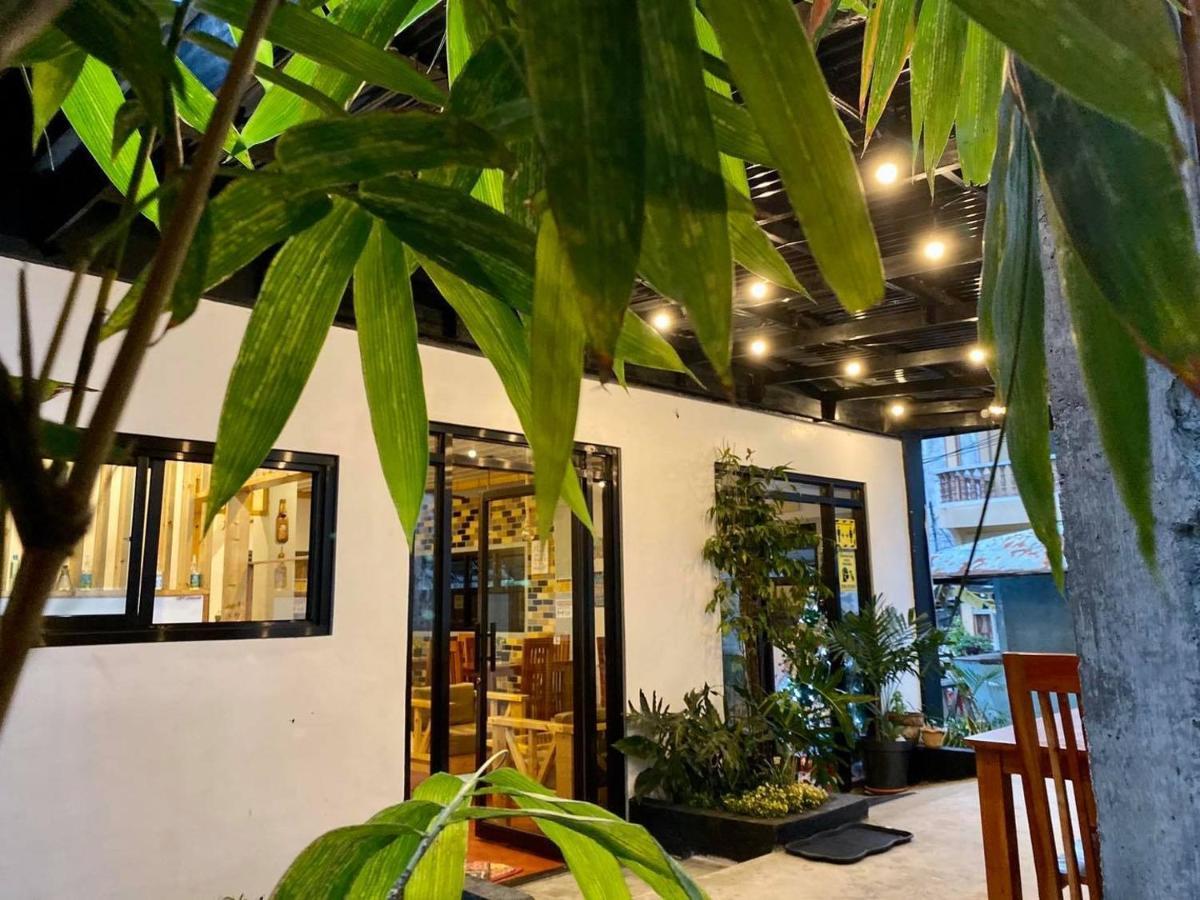 Marion Roos Hotel Puerto Galera Buitenkant foto
