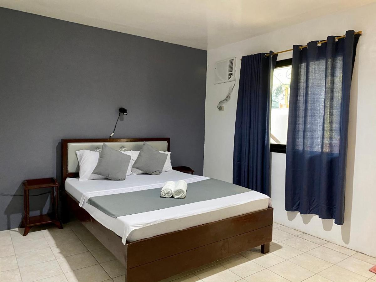 Marion Roos Hotel Puerto Galera Buitenkant foto