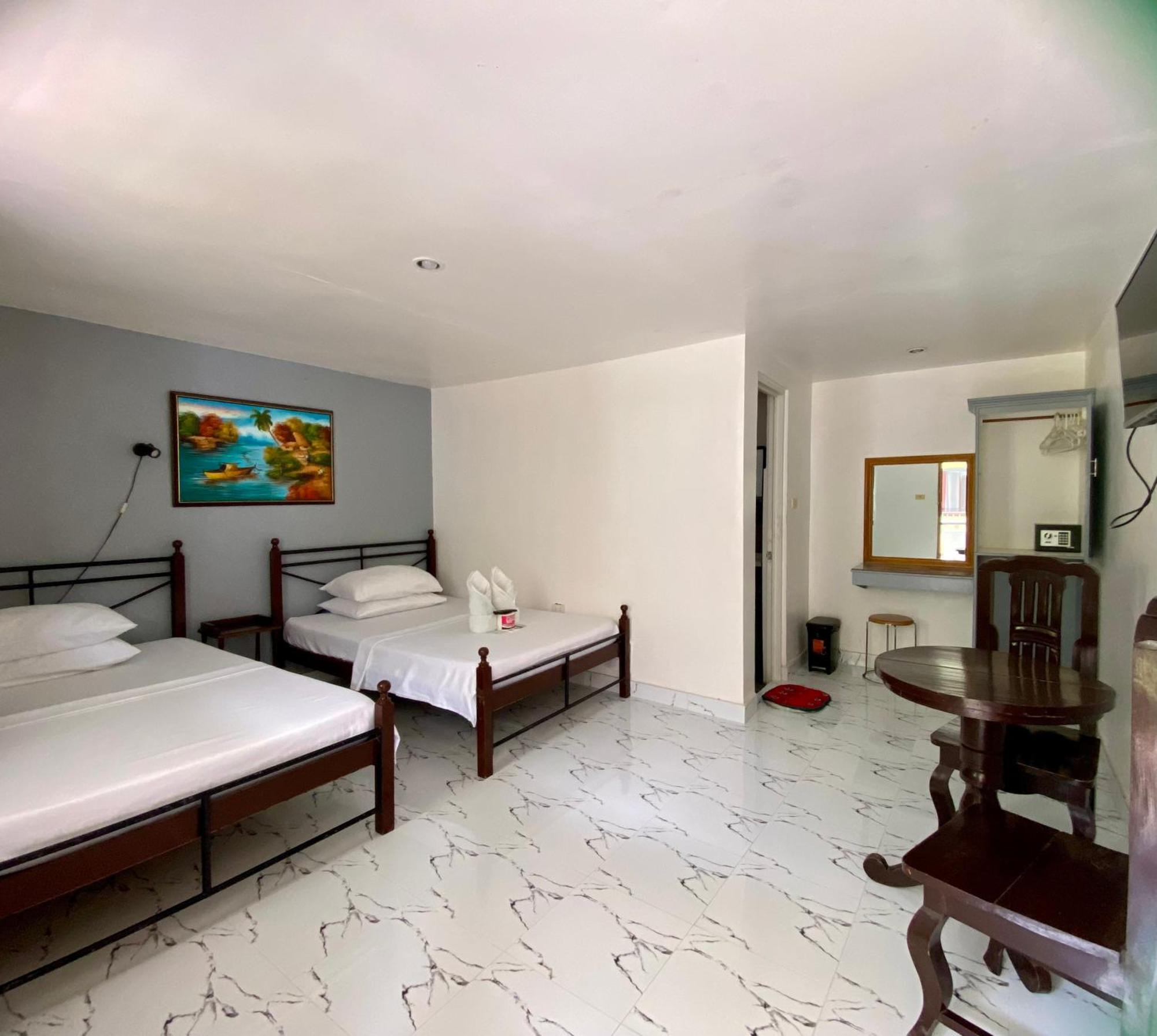 Marion Roos Hotel Puerto Galera Buitenkant foto