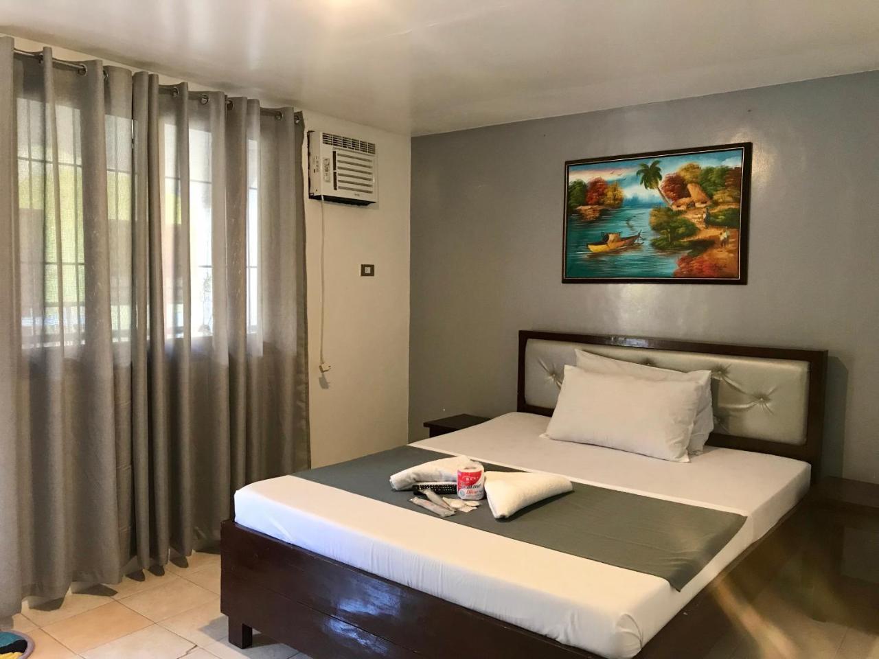Marion Roos Hotel Puerto Galera Buitenkant foto